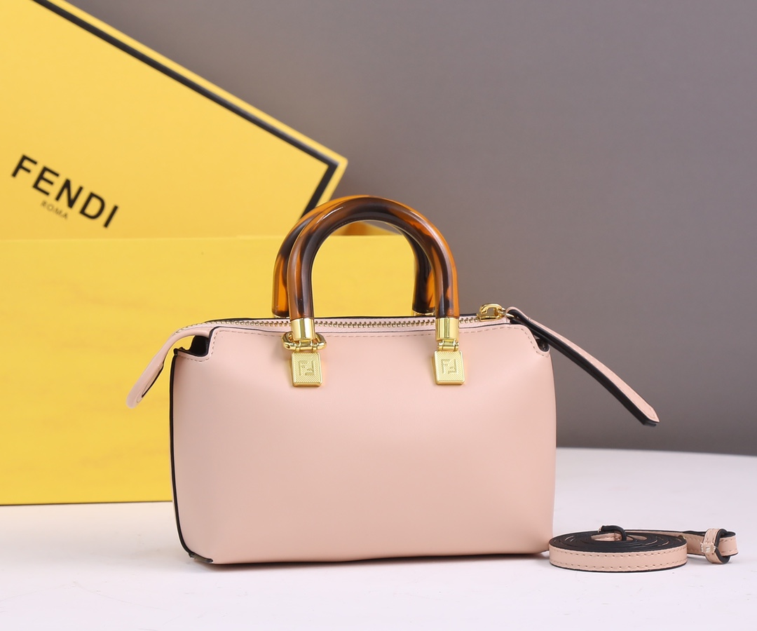 【FENDI】 By The Way Boston  サイズ: 17x8x12 cm -4色