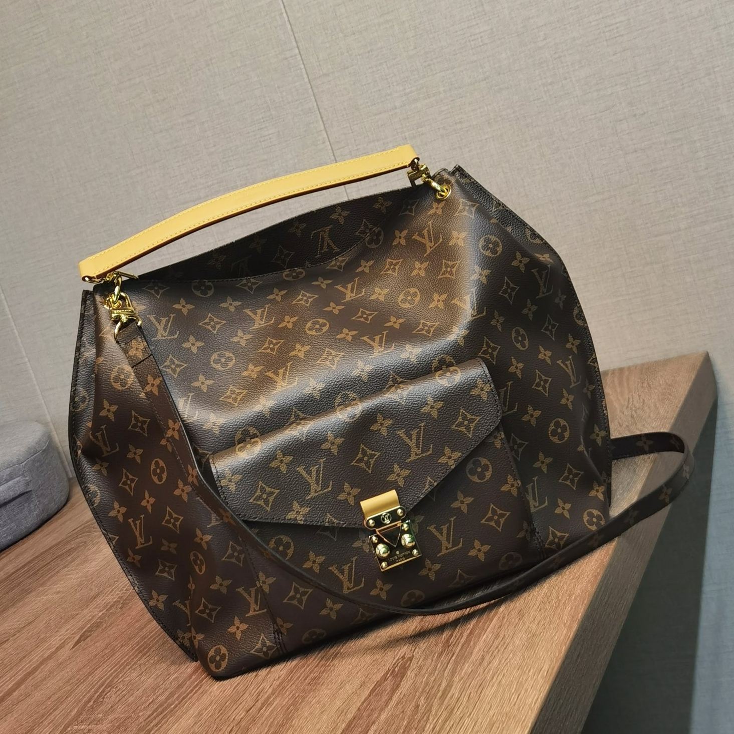 【LOUIS VUITTON】Métis   -32*36*14cm
