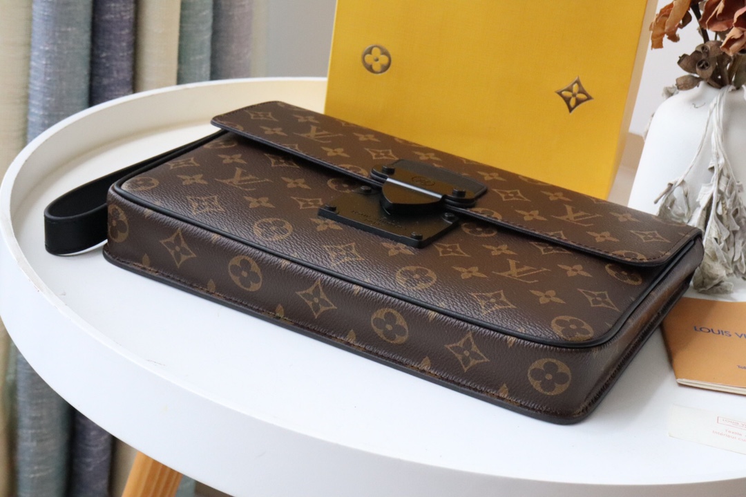 【LOUIS VUITTON】S LOCK 4A    -27 x 21 x 3.5 CM -3色