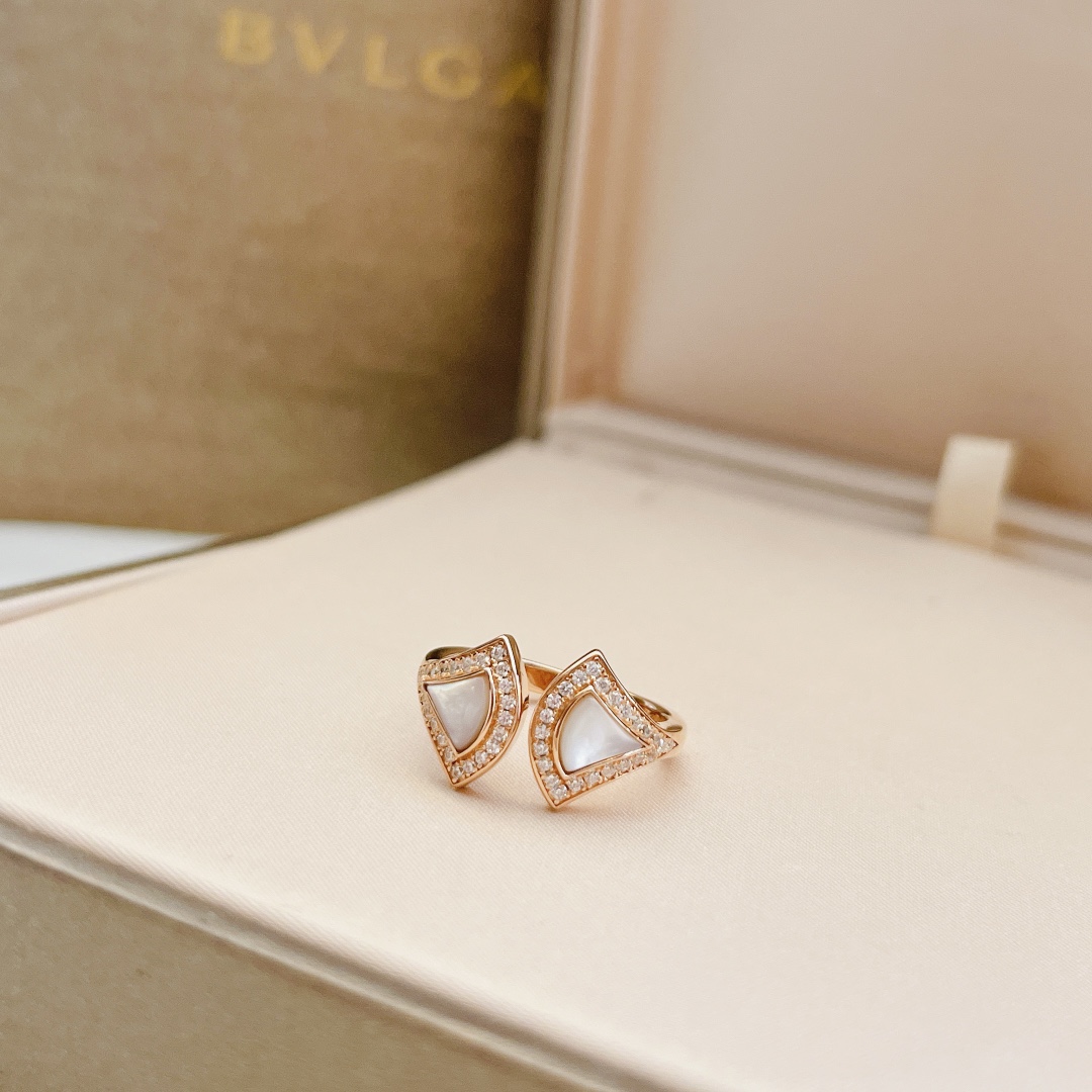 【ティファニー】* BVLGARI *