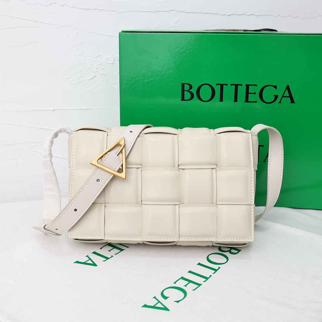 【Bottega Veneta】BV Padded Cassette bag -26*8*18CM -10色