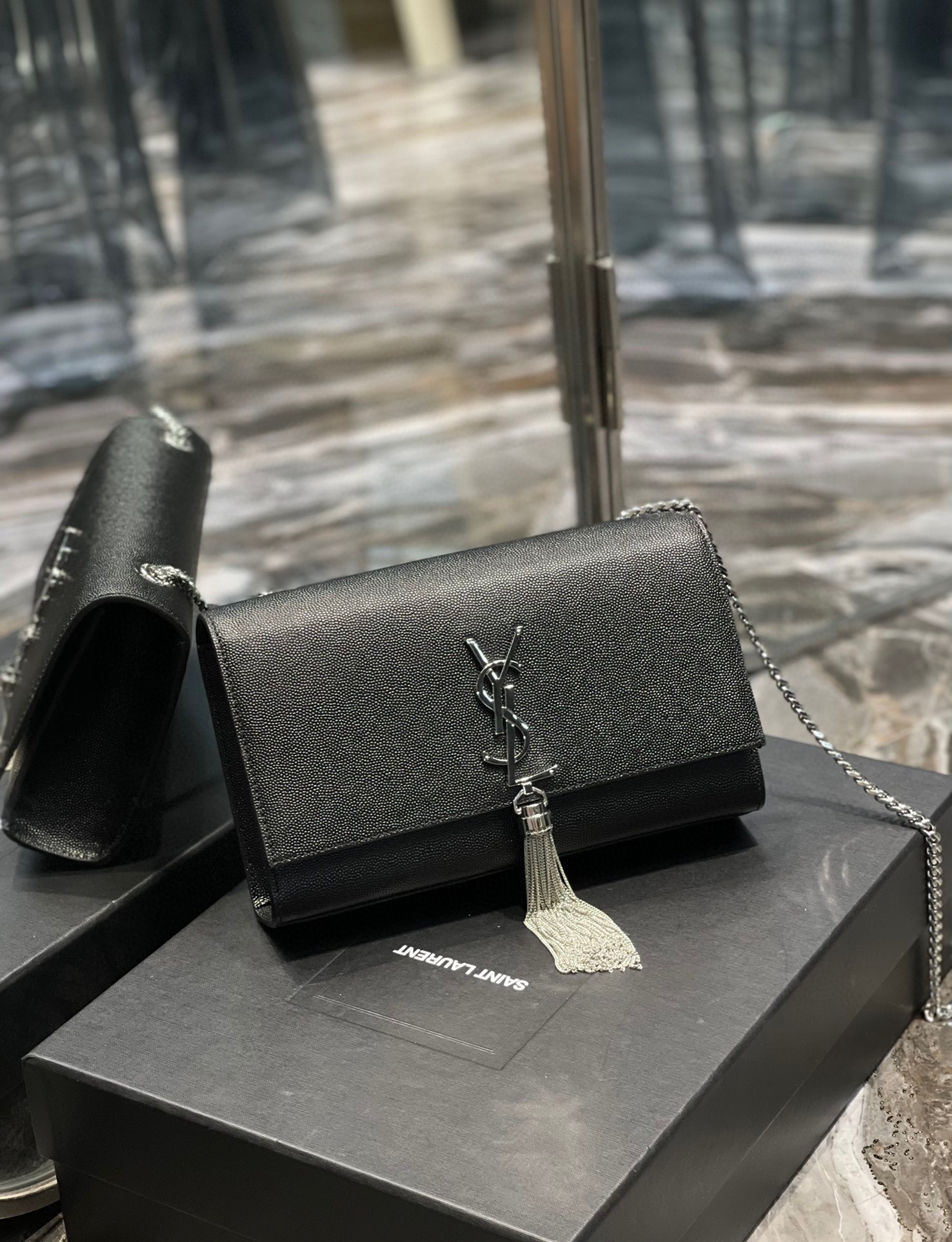 【SAINT LAURENT】  サイズ: 24x14.5x5cm -3色