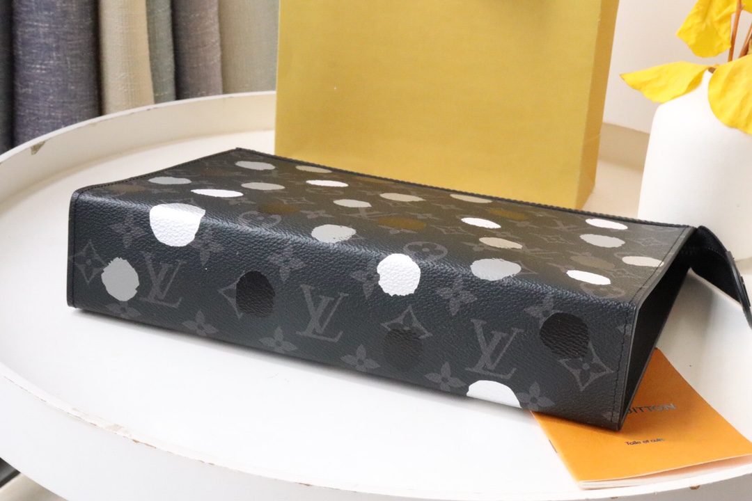 【LOUIS VUITTON】LV X YK POCHETTEVOYAGE 26 x 20 x 2cm