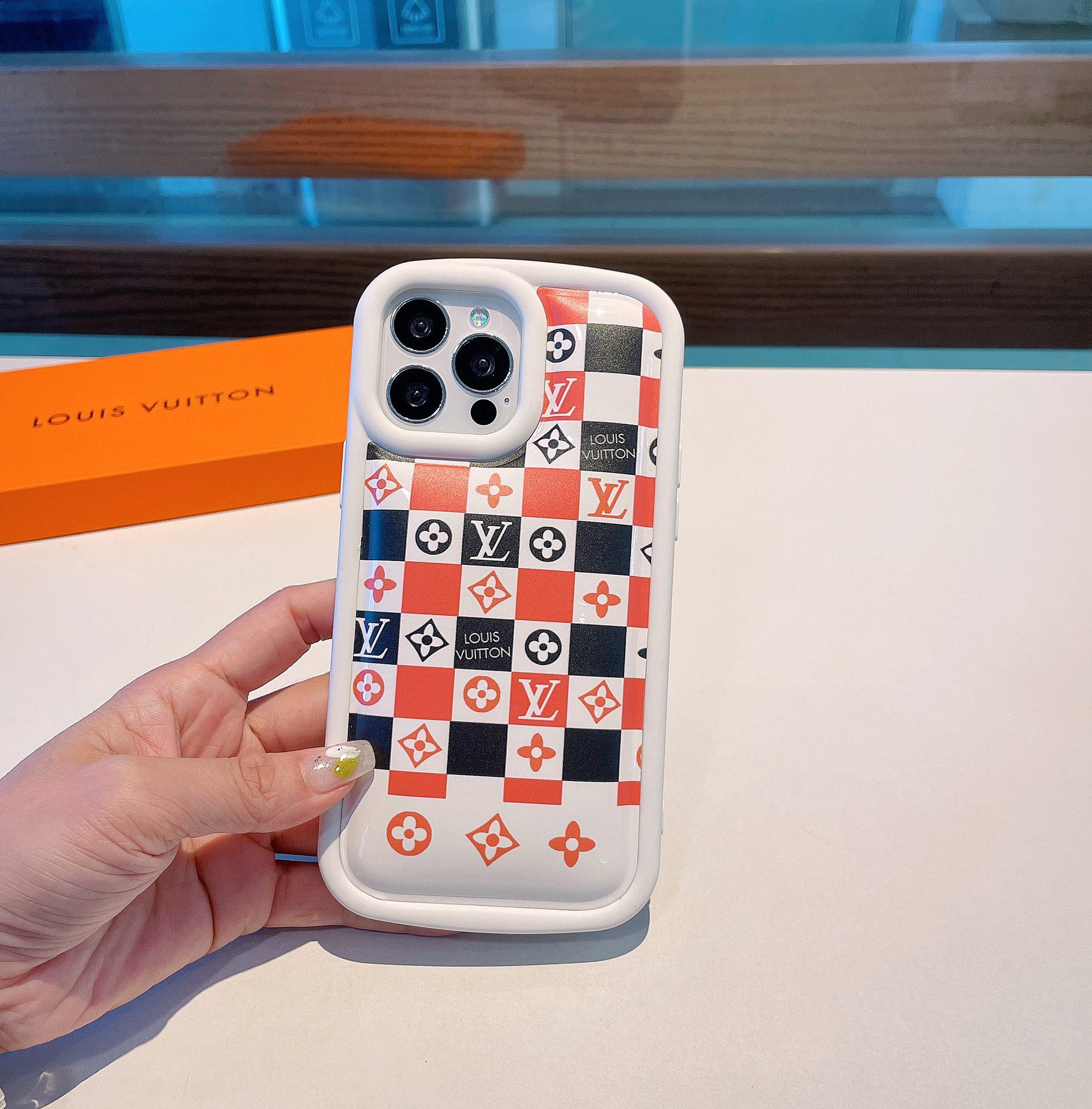 【スマホケース】LV  携帯カバー   -2色
