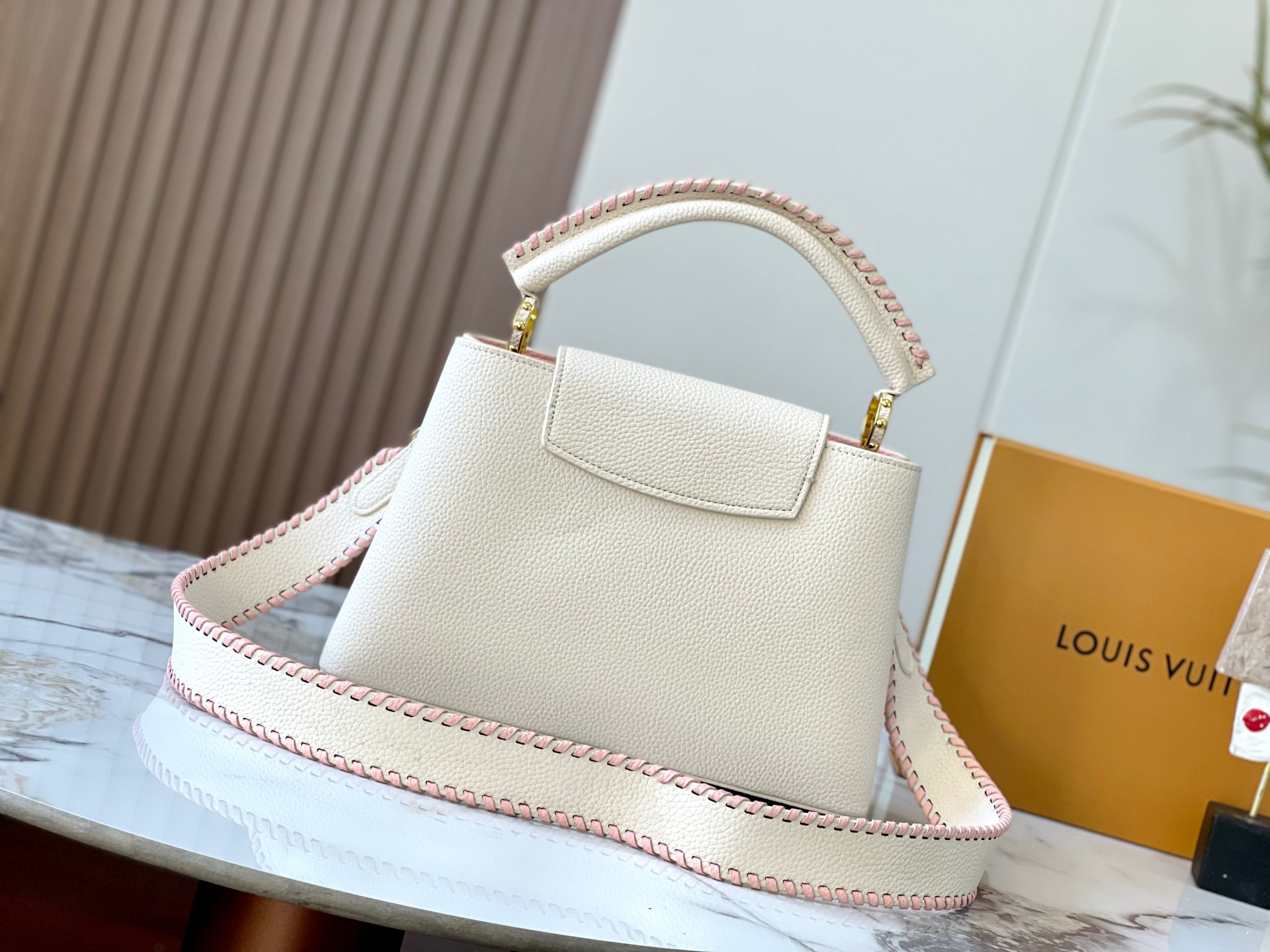 【LOUIS VUITTON】 Capucines -2SIZE  -2色
