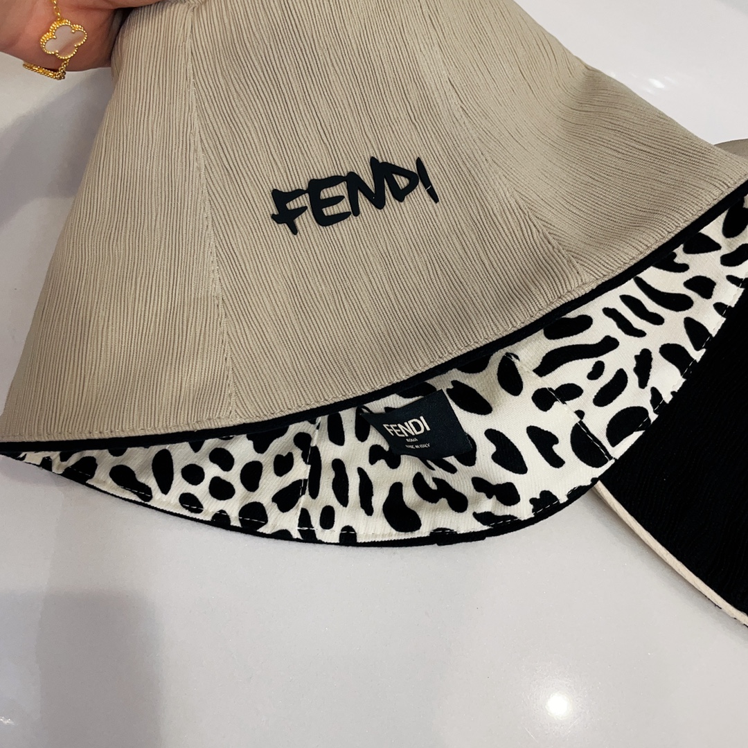 【キャップ 】FENDI  -3色