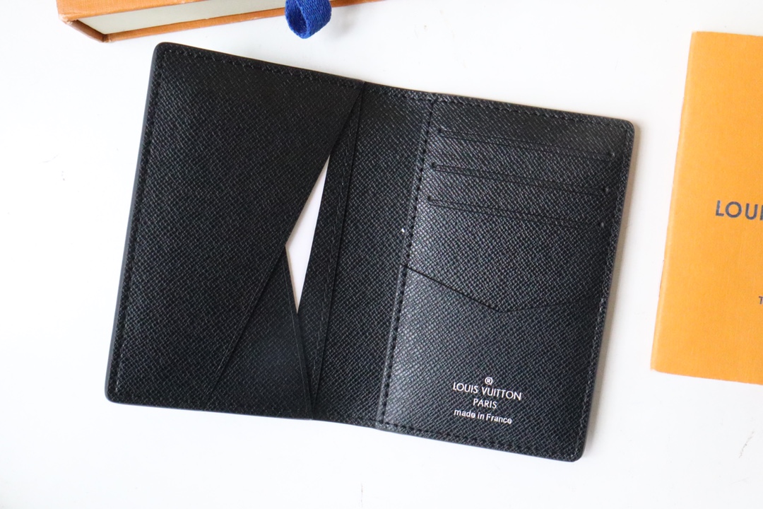 【LOUIS VUITTON】Eclipse 7.5 x 11.1 x 1CM -2色