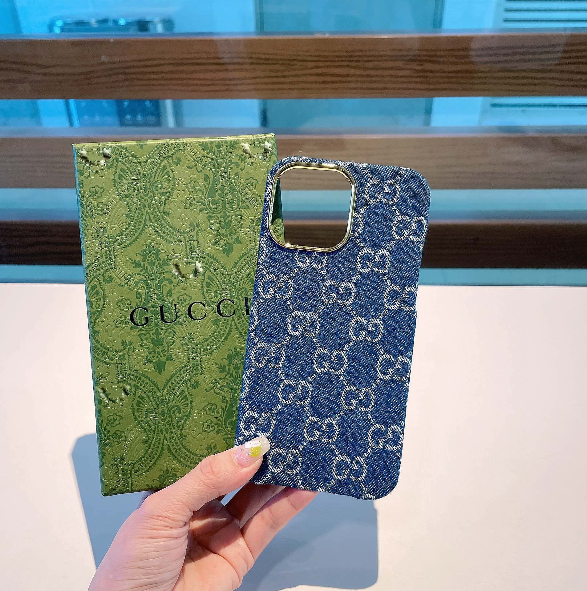 【スマホケース】Gucci  携帯カバー   -2色