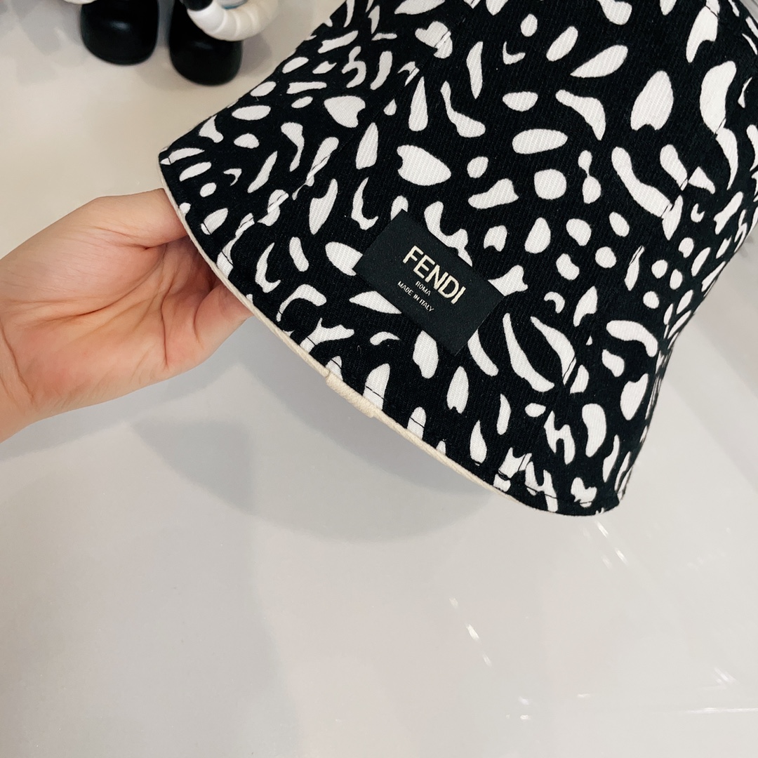 【キャップ 】FENDI  -3色