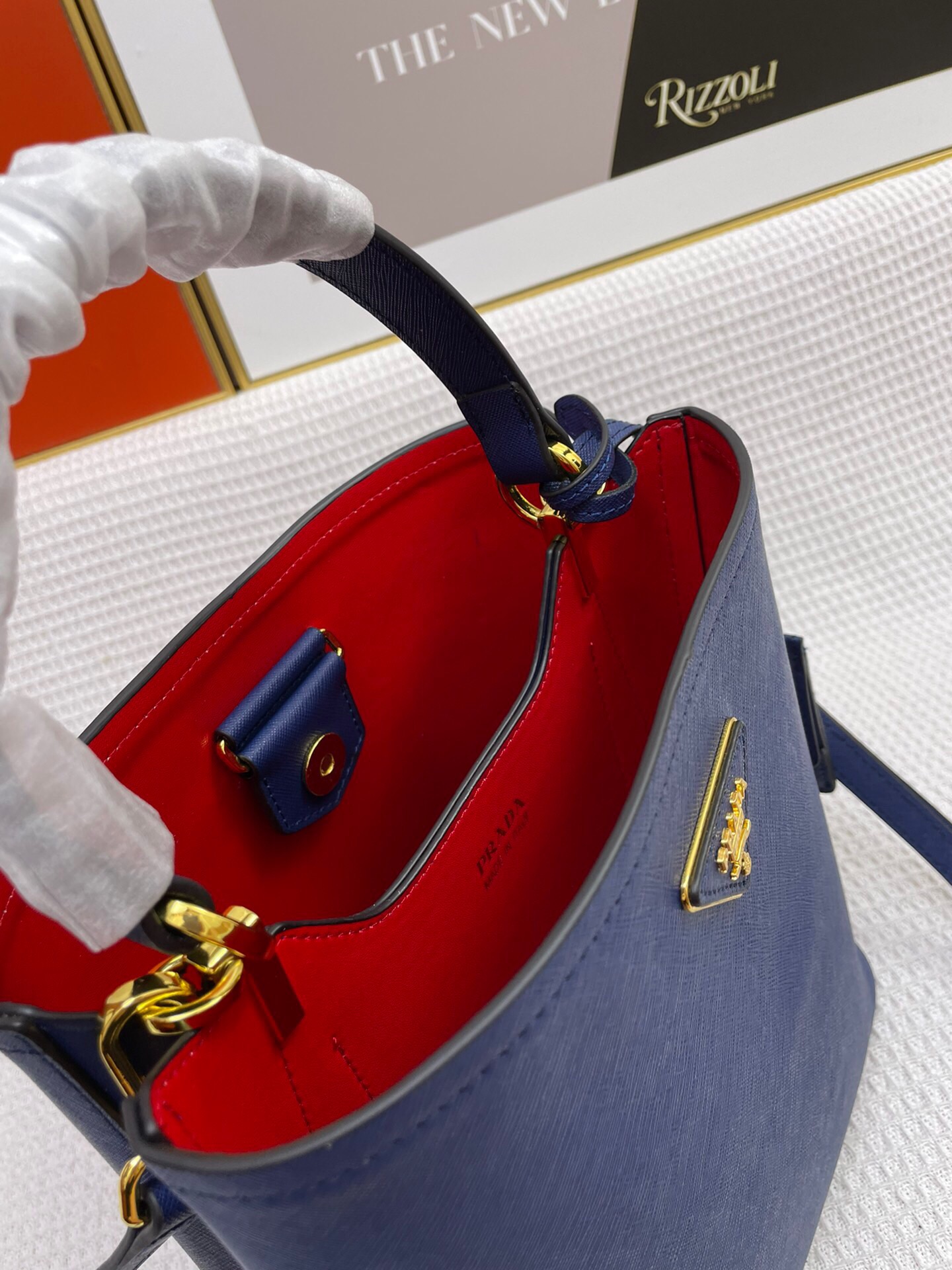 【PRADA】Double Saffiano サイズ: 23*13*22CM  -7色