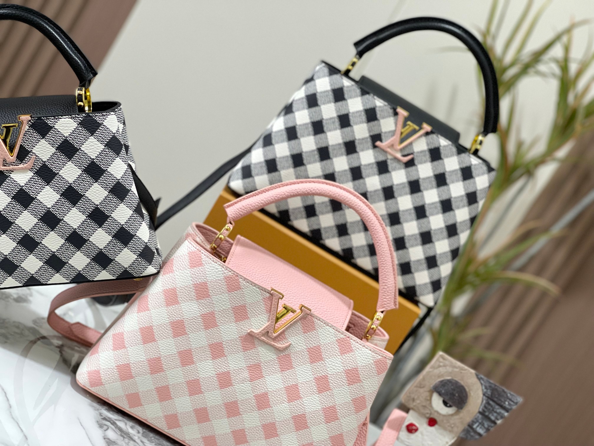 【LOUIS VUITTON】 Capucines -27 x 18x 9CM -2色