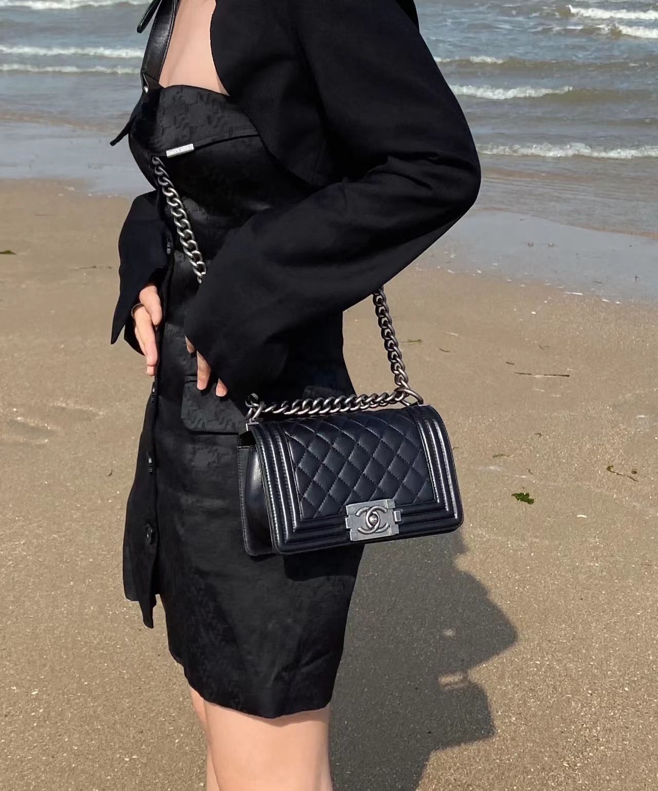 (シャネル )ボーイキャビアスキンショルダBAG LEBOY 2size