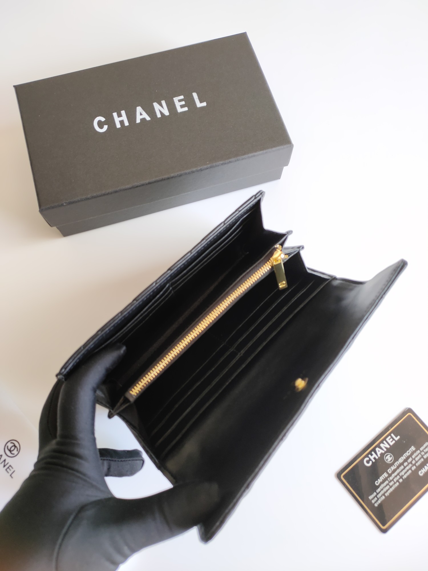 【CHANEL 】二つ折り財布  19-10-3CM