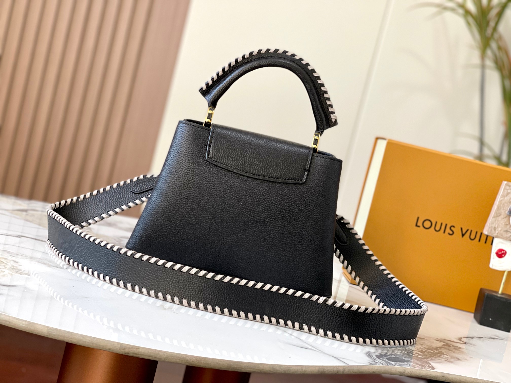 【LOUIS VUITTON】 Capucines -2SIZE  -2色