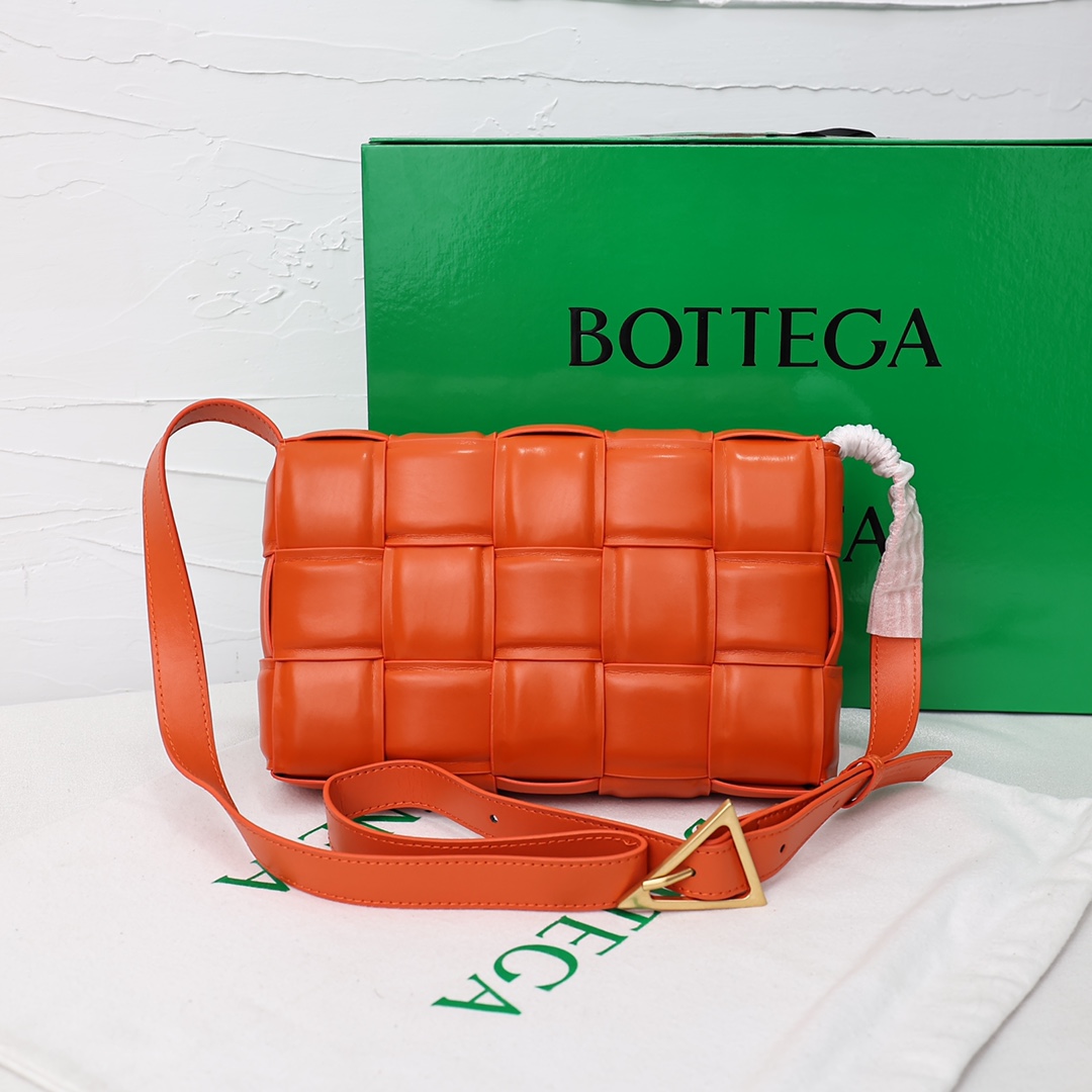 【Bottega Veneta】BV Padded Cassette bag -26*8*18CM -10色