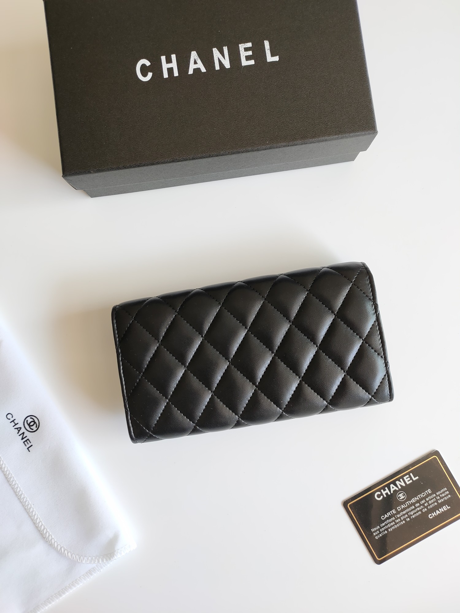 【CHANEL 】二つ折り財布  19-10-3CM