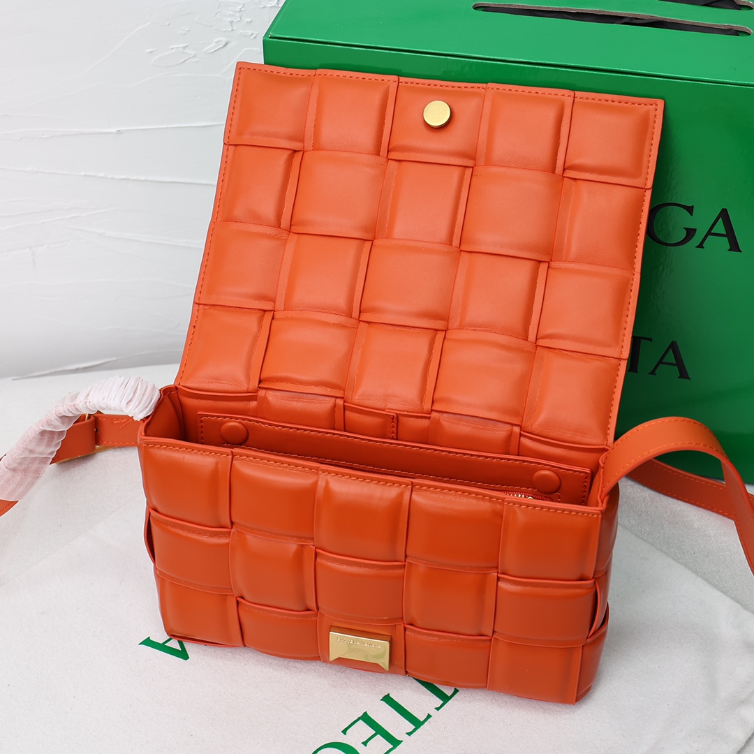 【Bottega Veneta】BV Padded Cassette bag -26*8*18CM -10色