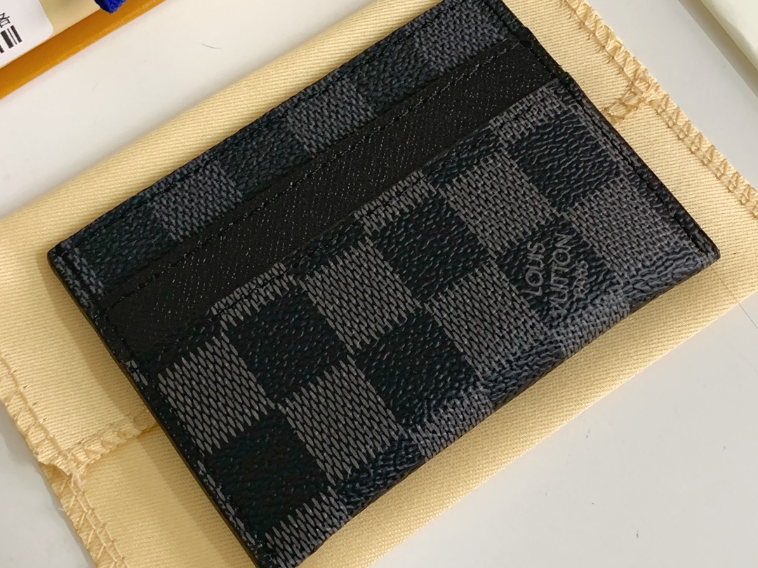【LOUIS VUITTON】パスケース  7x11x2cm  -7色