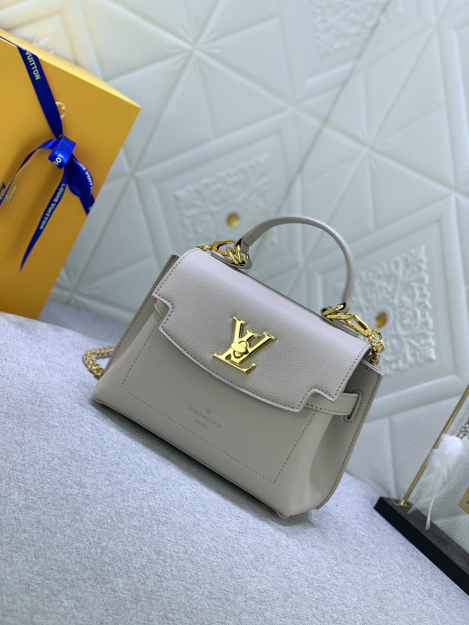 【LOUIS VUITTON】 Lockme Ever   23 x 17 x 10 cm   -3色