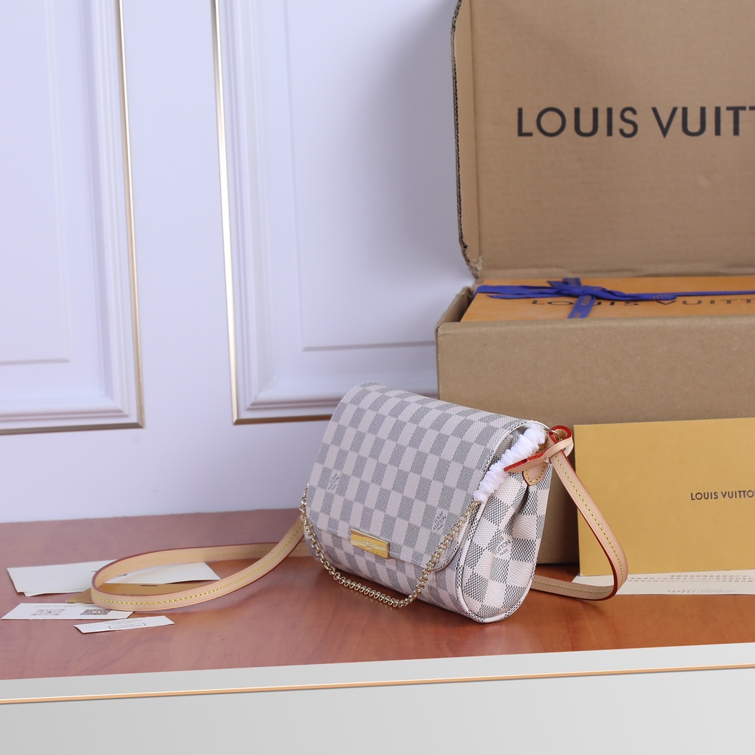【LOUIS VUITTON】Favorite   サイズ: 28x15x4 cm -3色