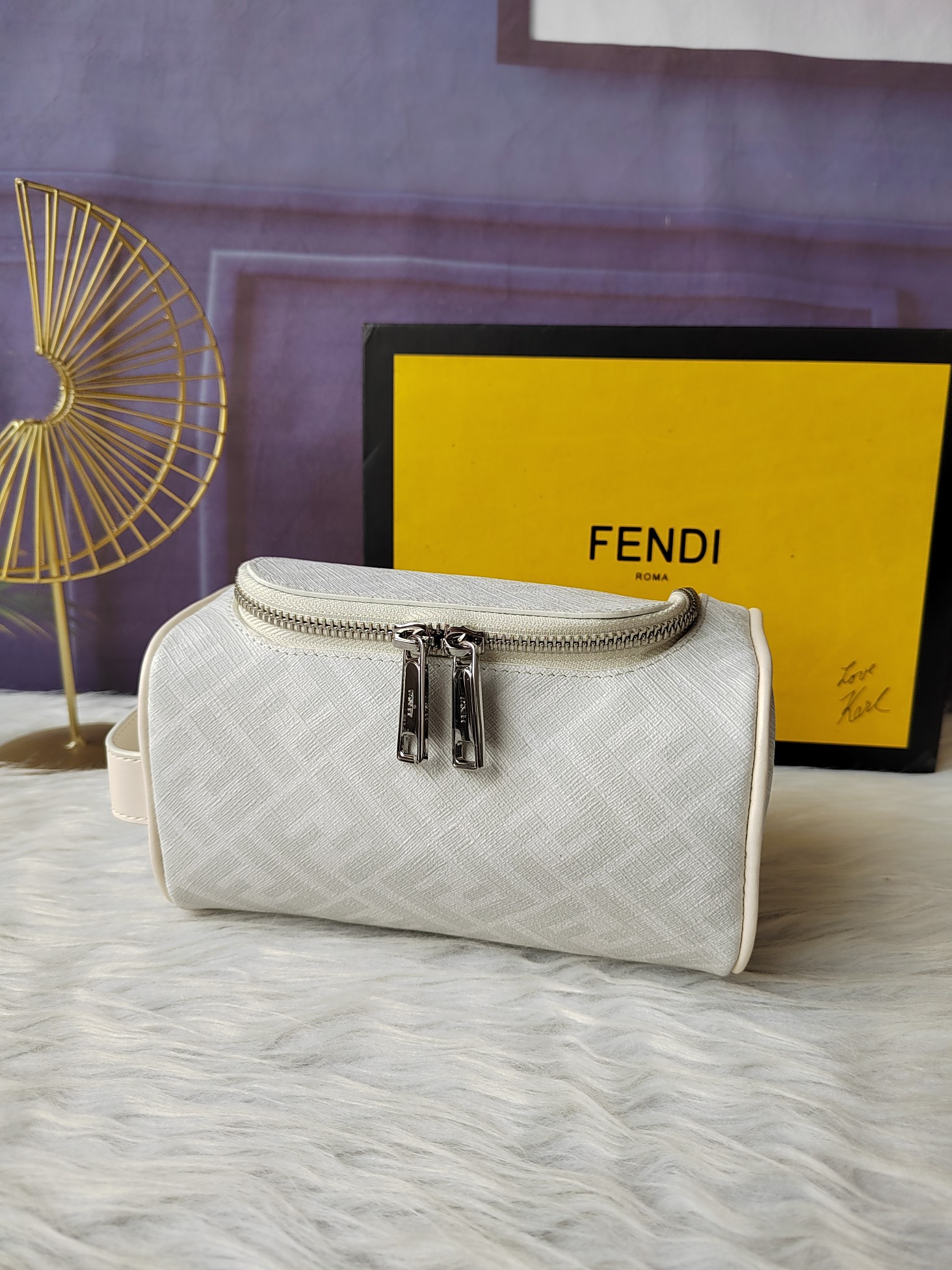 【FENDI】化粧ポーチ   サイズ: 25x13x13cm -3色