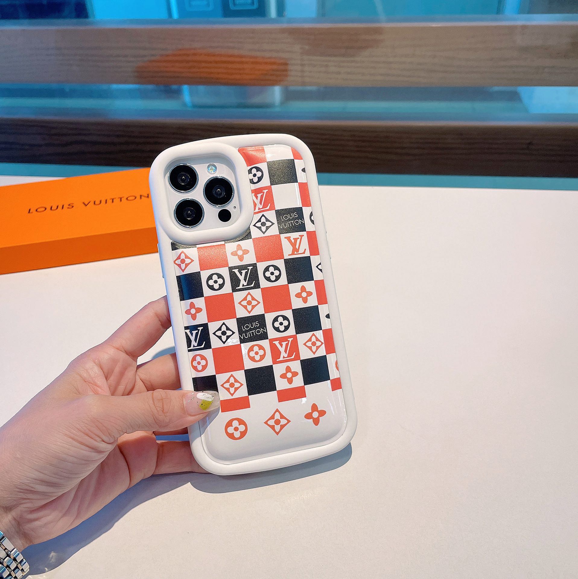 【スマホケース】LV  携帯カバー   -2色