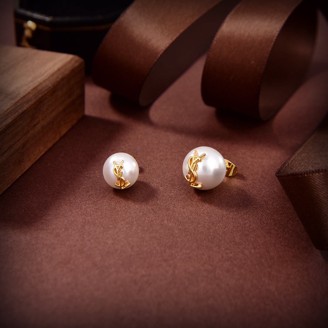 【ピアス】★ Yves Saint Laurent ★