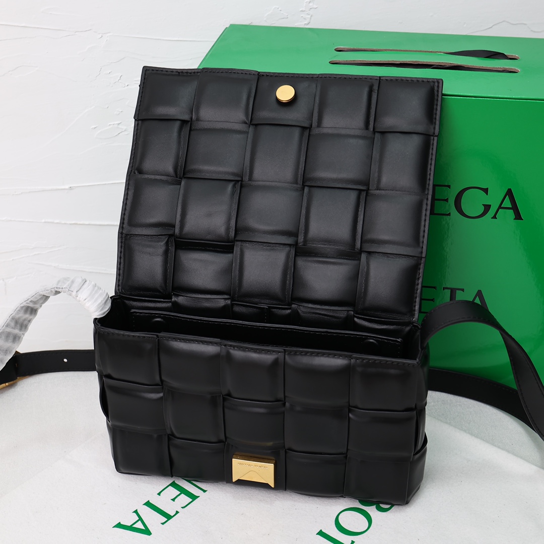 【Bottega Veneta】BV Padded Cassette bag -26*8*18CM -10色