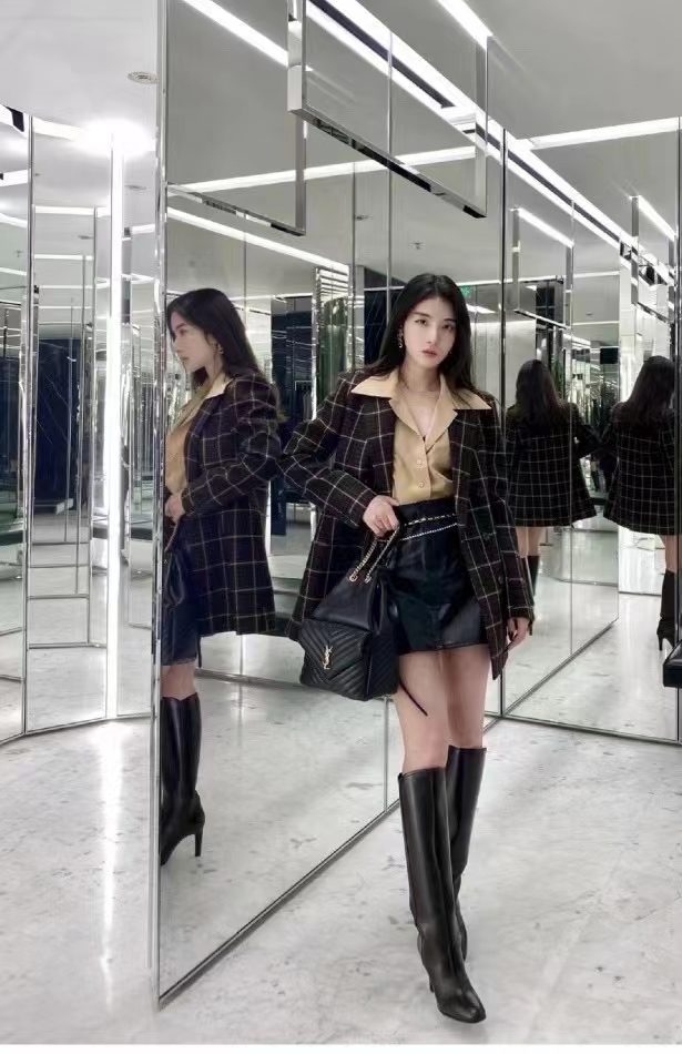 【SAINT LAURENT】  サイズ: 22×29×15cm