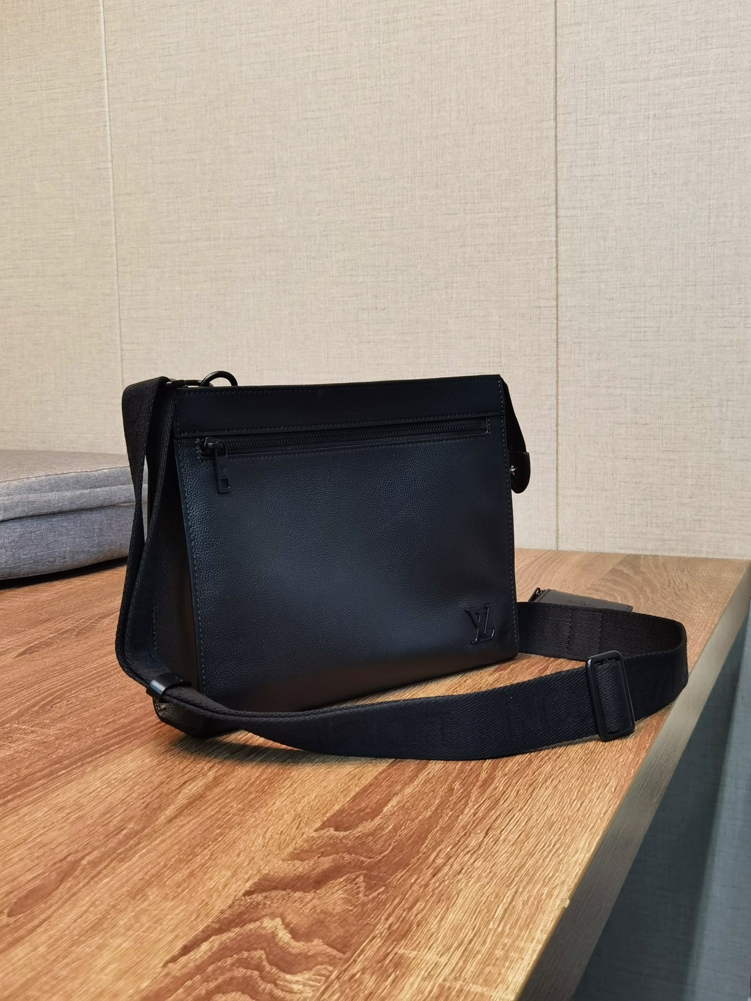 【LOUIS VUITTON】 Pochette Voyage  -28 x 21 x 6 cm