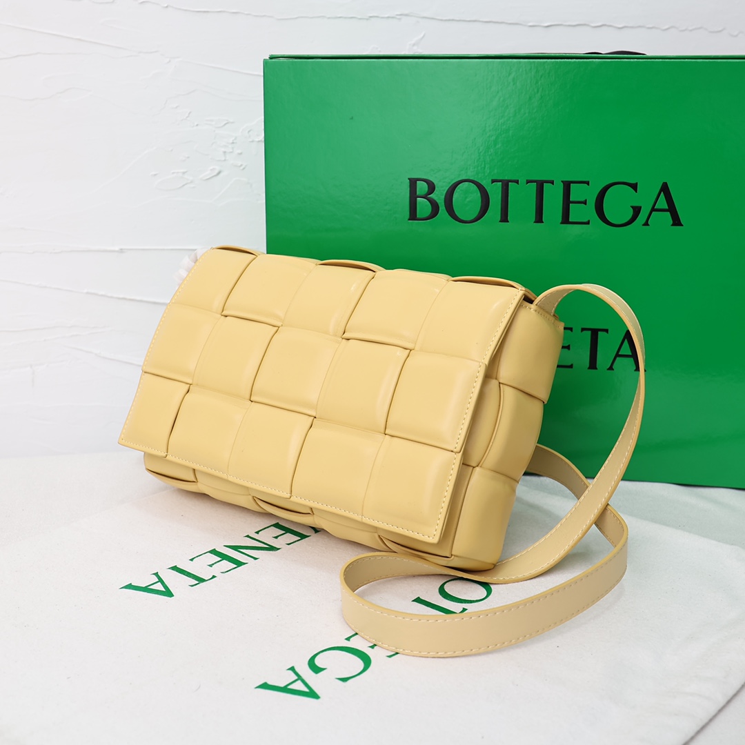 【Bottega Veneta】BV Padded Cassette bag -26*8*18CM -10色