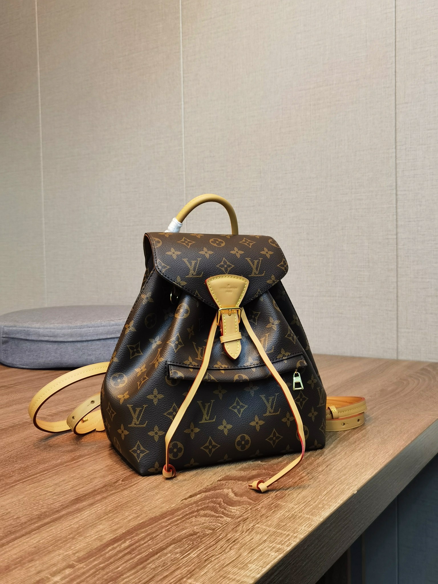 【LOUIS VUITTON】Montsouris   -2SIZE -2色