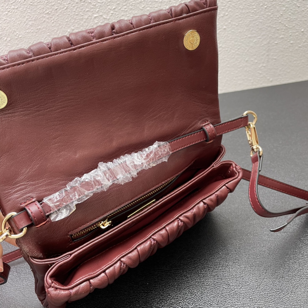 【MIUMIU】22x14x4cm  -4色