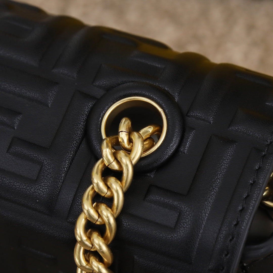 【FENDI】 番号:3304  サイズ:24×7×13cm  -3色