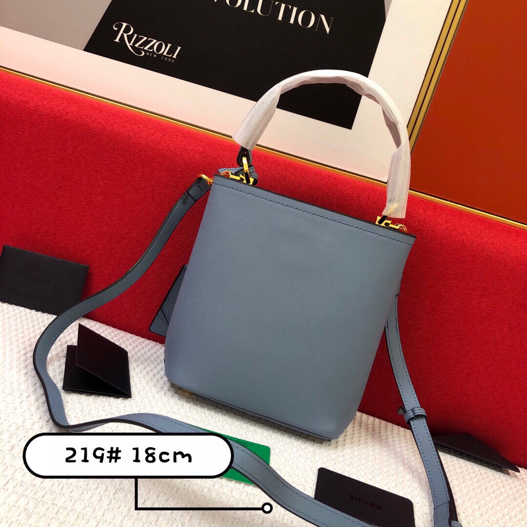 【PRADA】Double Saffiano サイズ: 23*13*22CM  -7色