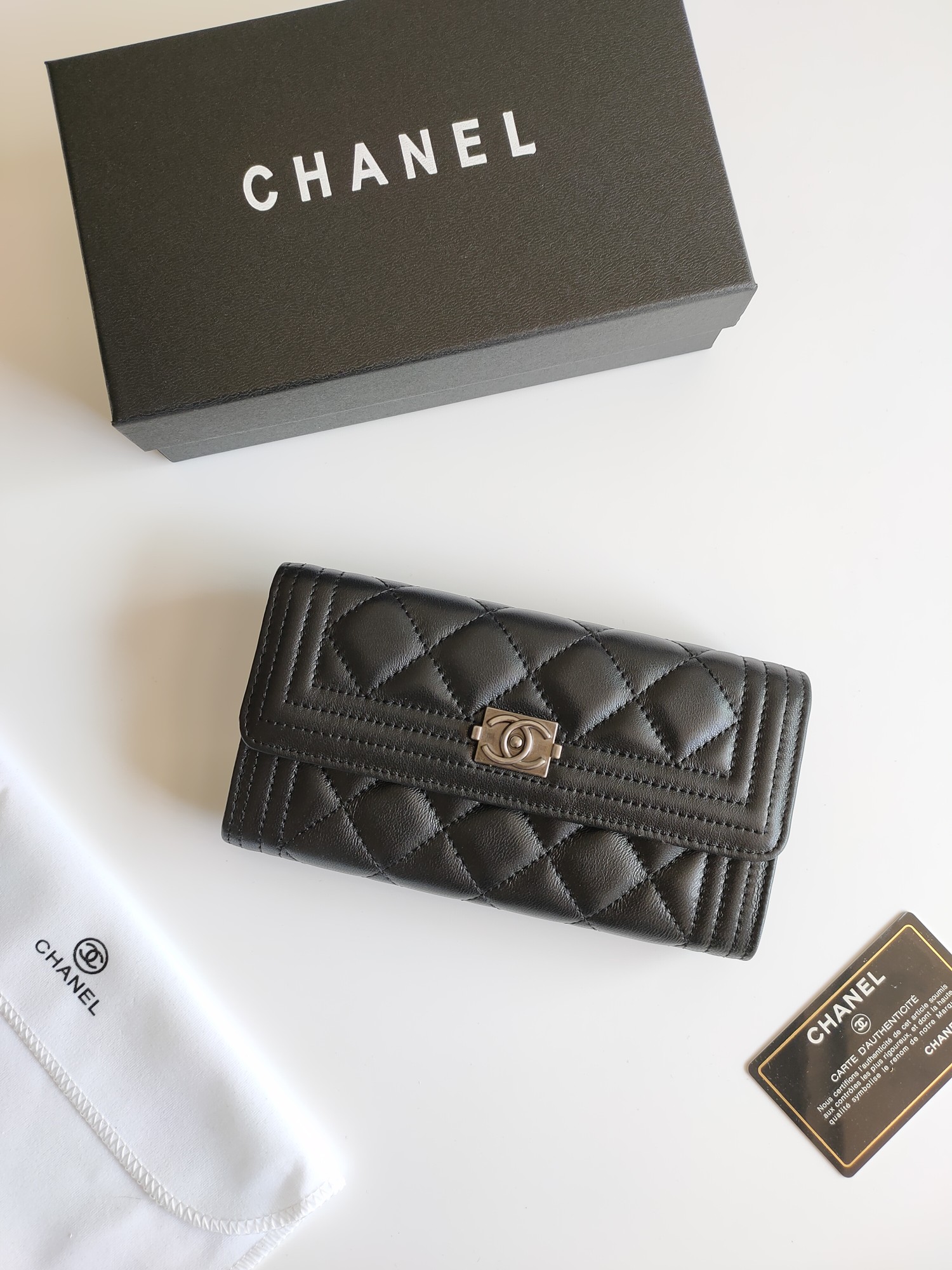 【CHANEL 】二つ折り財布  19-10-3CM