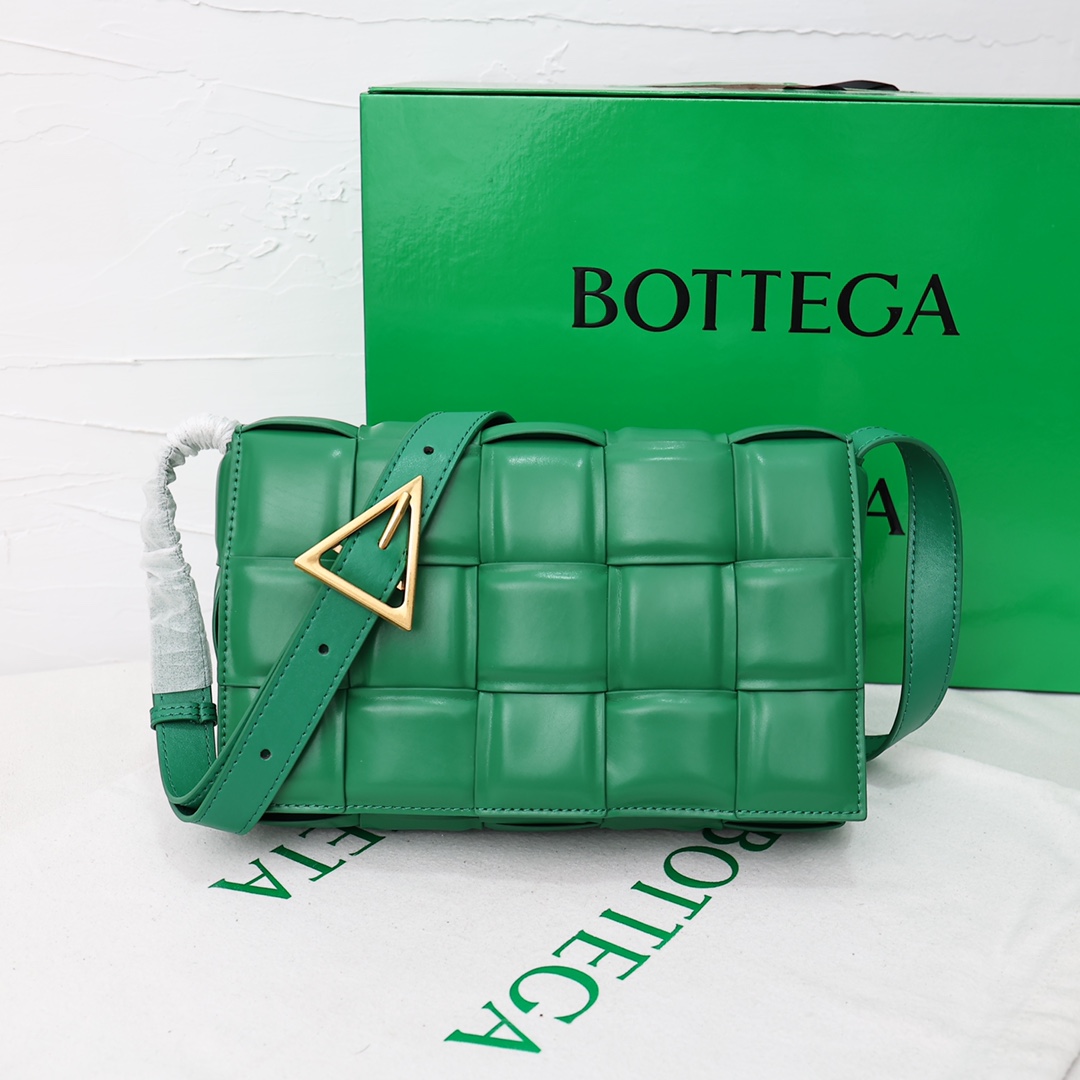 【Bottega Veneta】BV Padded Cassette bag -26*8*18CM -10色