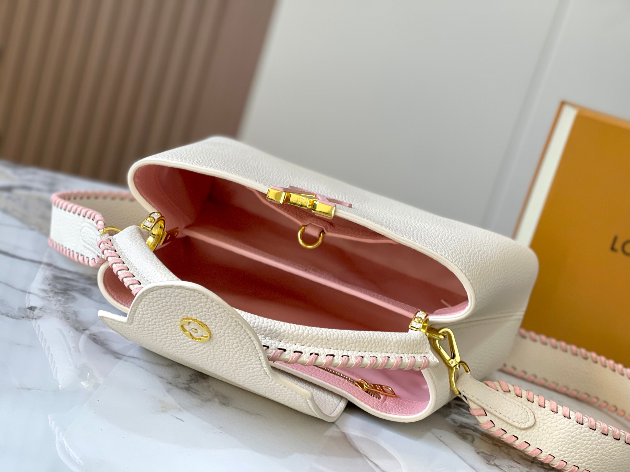 【LOUIS VUITTON】 Capucines -2SIZE  -2色