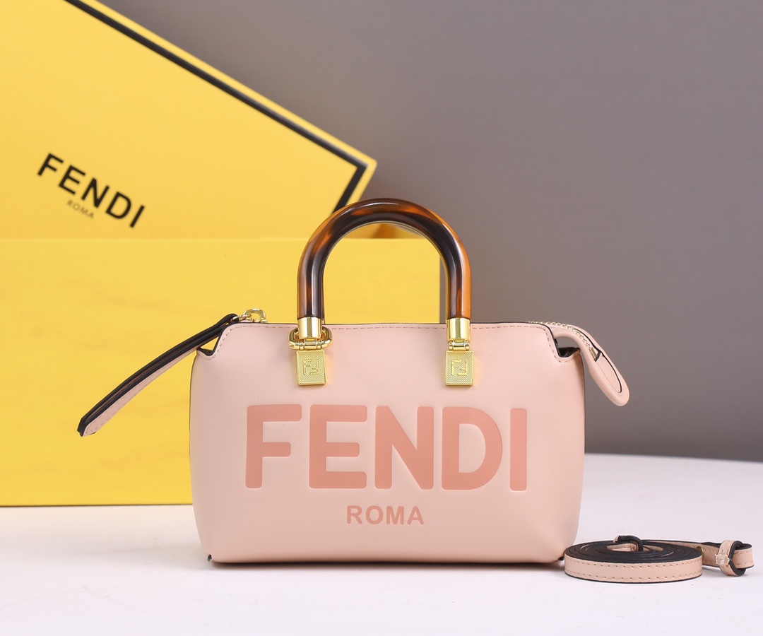 【FENDI】 By The Way Boston  サイズ: 17x8x12 cm -4色