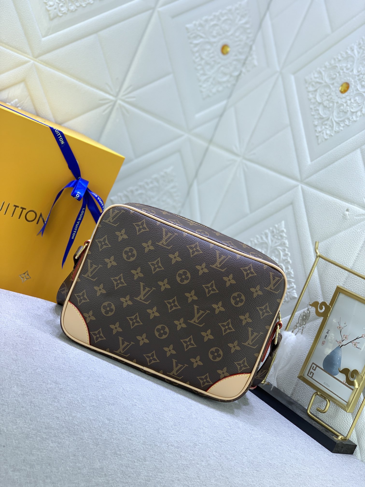 【LOUIS VUITTON】Nile  サイズ: 28*12.5*20 cm