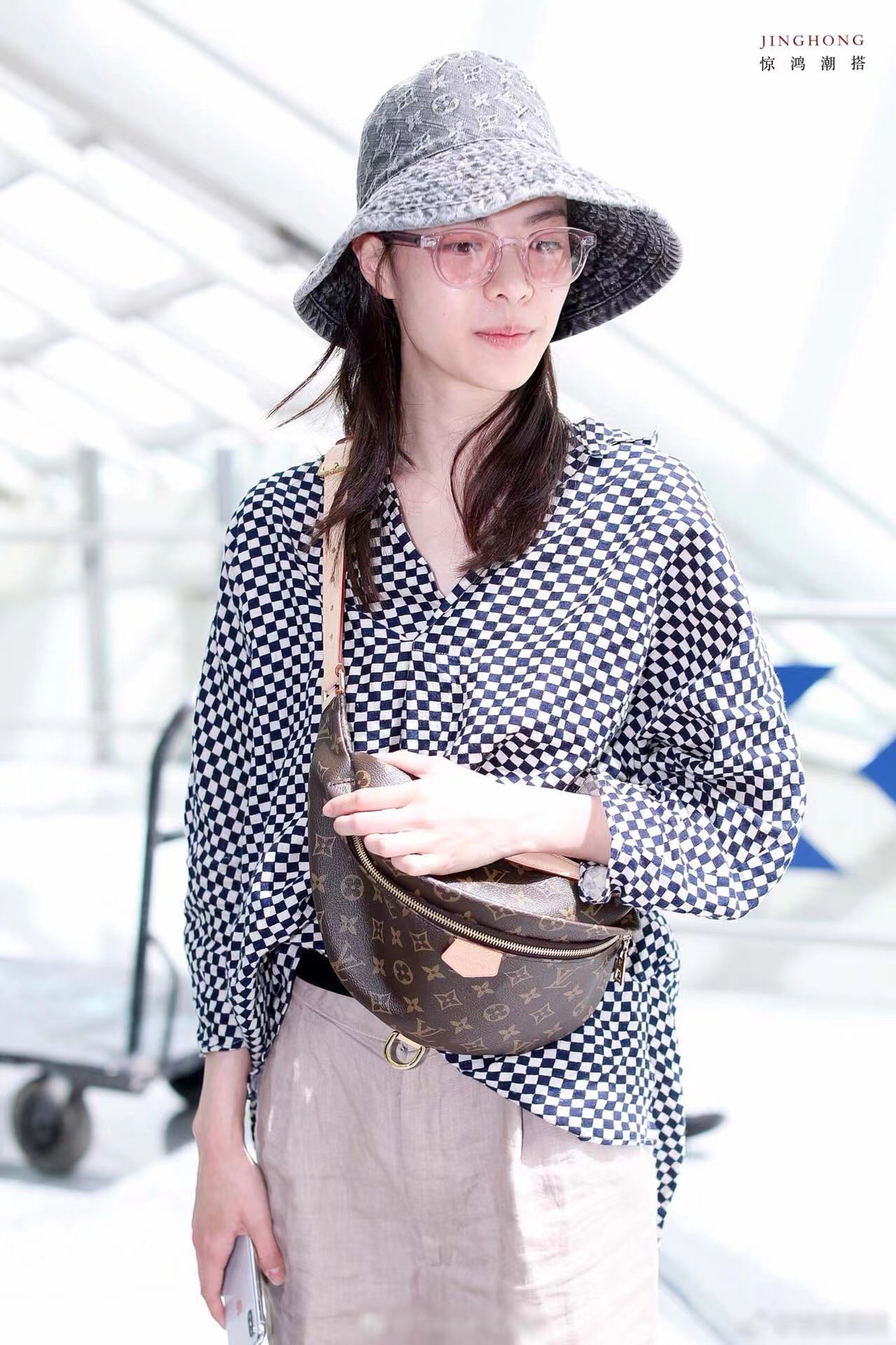 【LOUIS VUITTON】BUMBAG  サイズ: 37x14x13CM