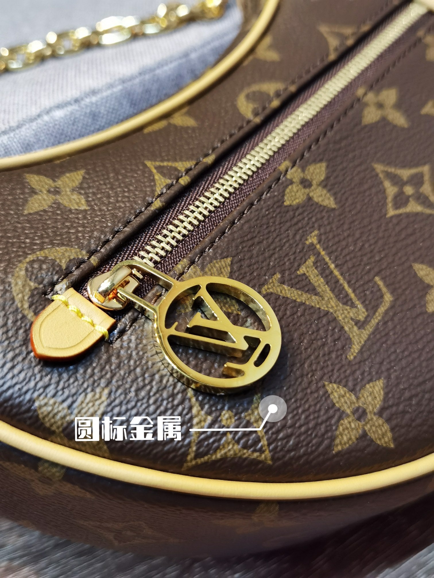 【LOUIS VUITTON】 番号：M81098 サイズ: 24.0 x 22.0 x 6.0 CM