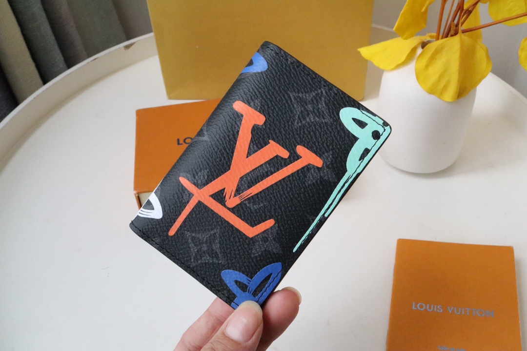 【LOUIS VUITTON】Eclipse 7.5 x 11.1 x 1CM -2色