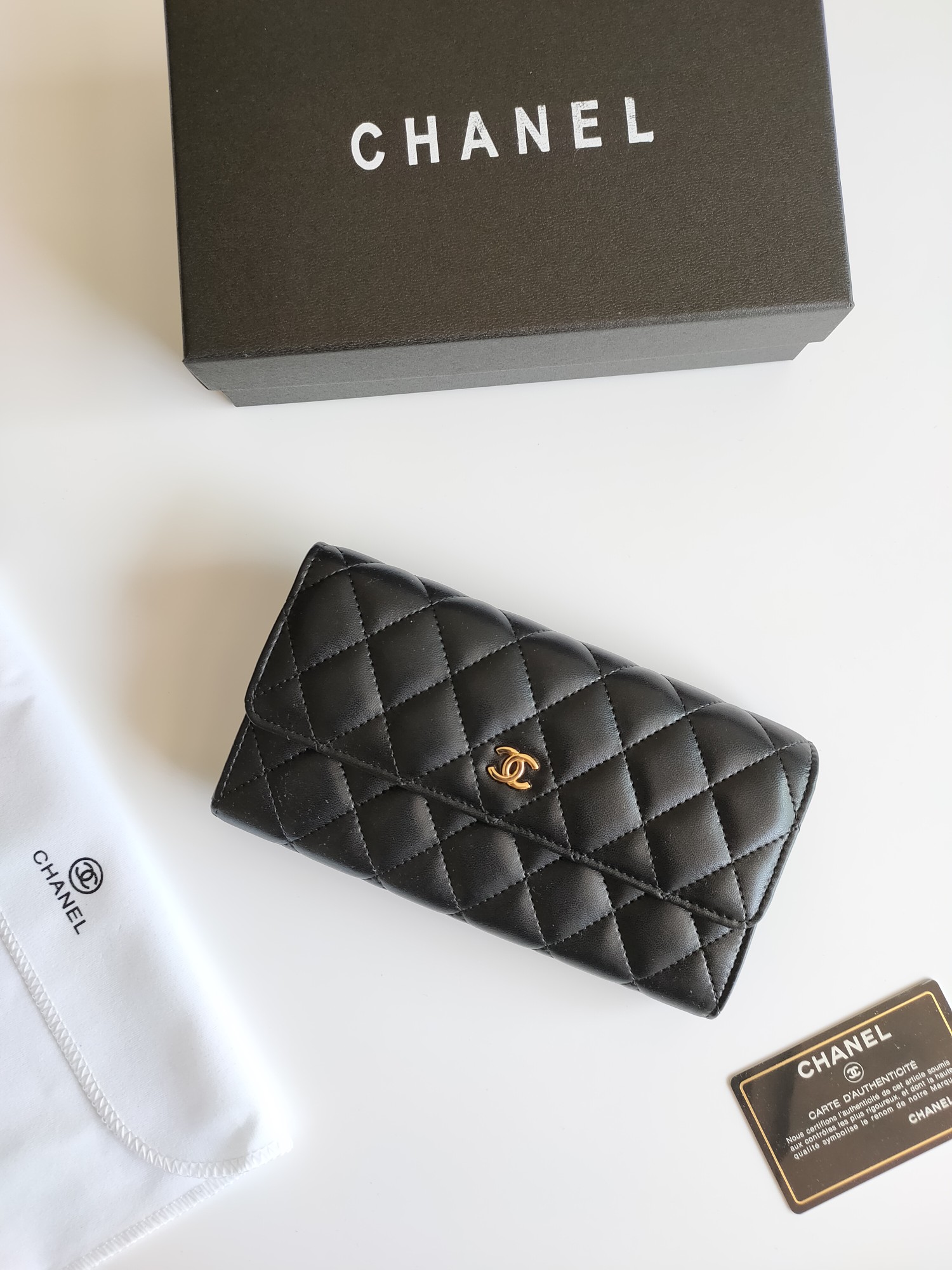 【CHANEL 】二つ折り財布  19-10-3CM