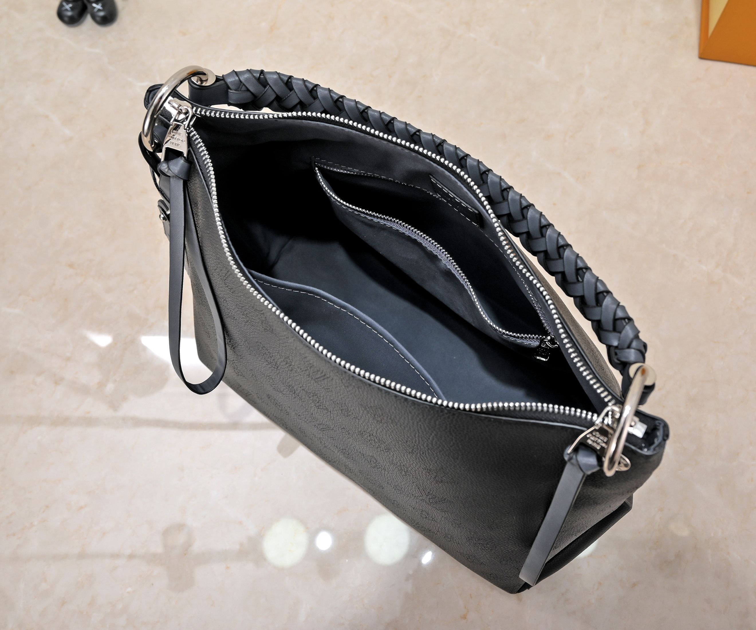 【LOUIS VUITTON】  32*26*17cm -4色