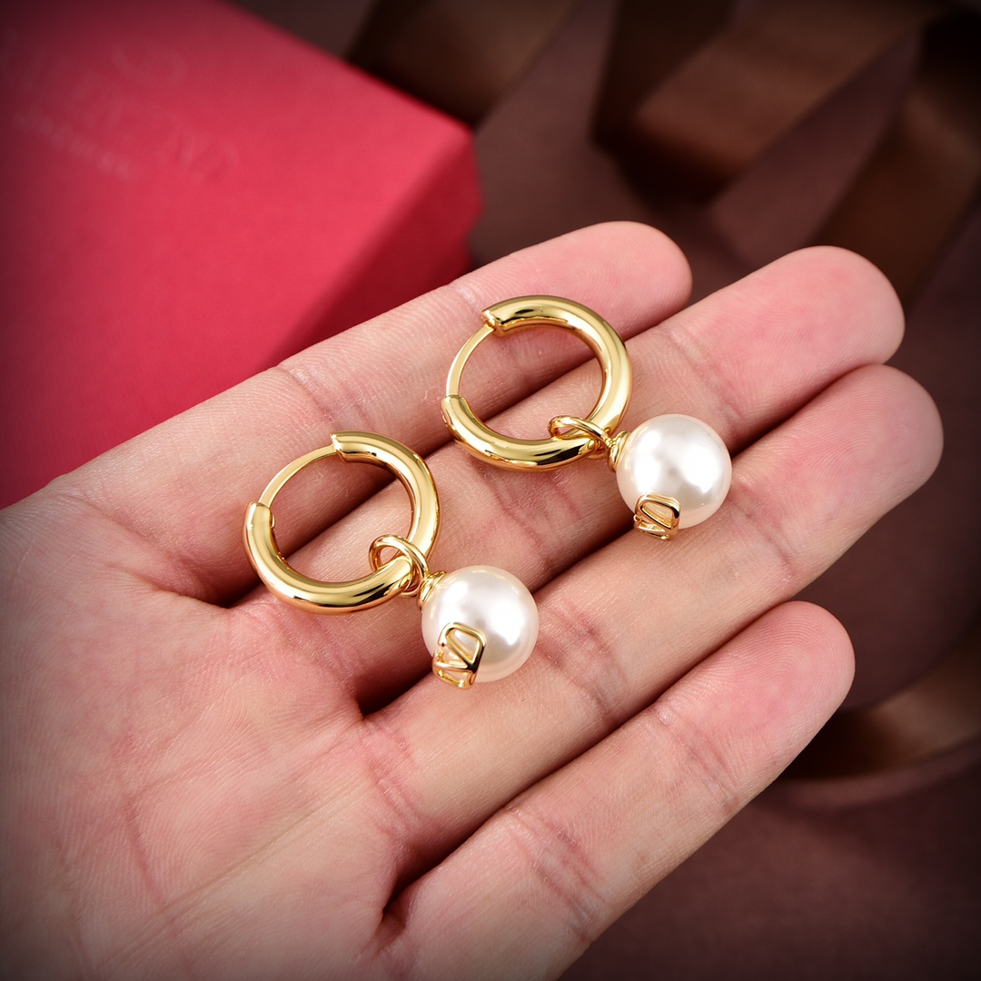 【ピアス】★ Valentino ＆ 人気商品