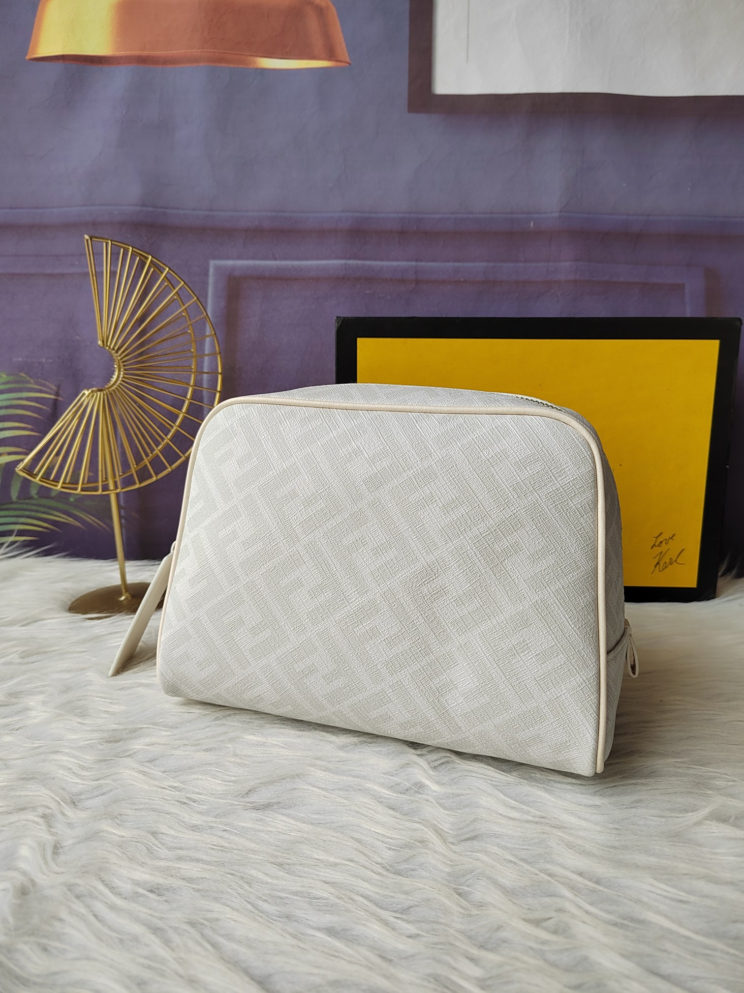 【FENDI】化粧ポーチ   サイズ: 25x17x13cm -3色