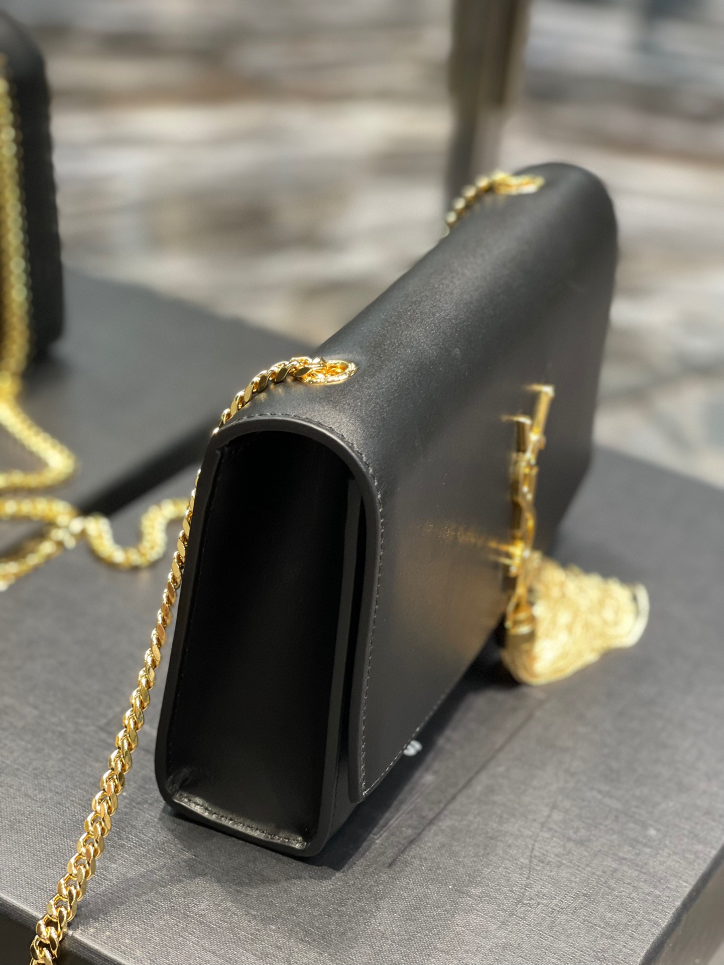【SAINT LAURENT】  サイズ: 24x14.5x5cm -2色