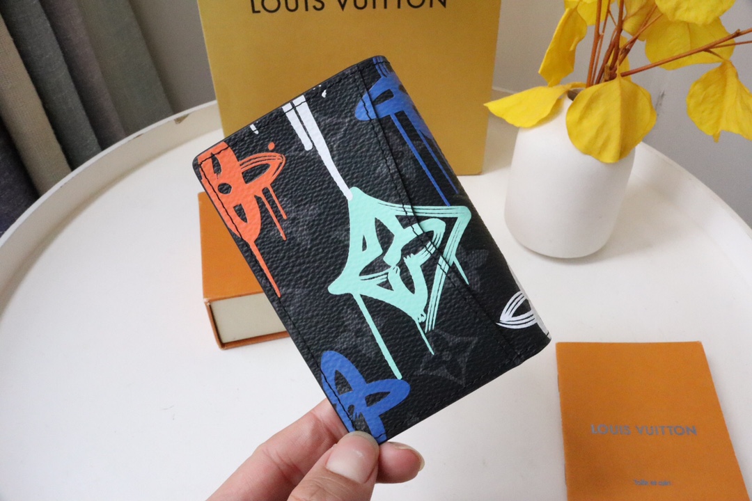 【LOUIS VUITTON】Eclipse 7.5 x 11.1 x 1CM -2色