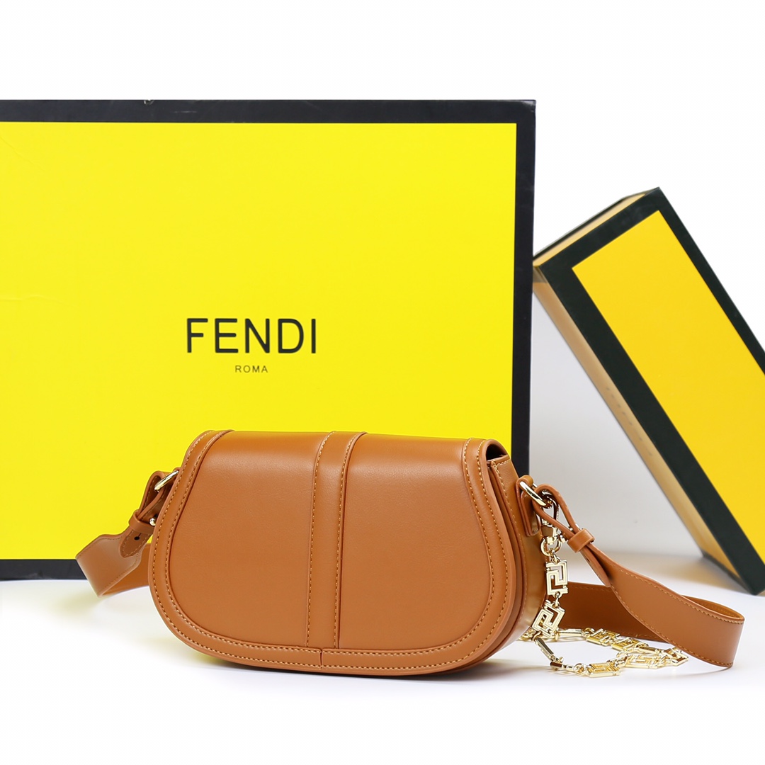 【FENDI】Baguette サイズ: 24*15*8cm -4色